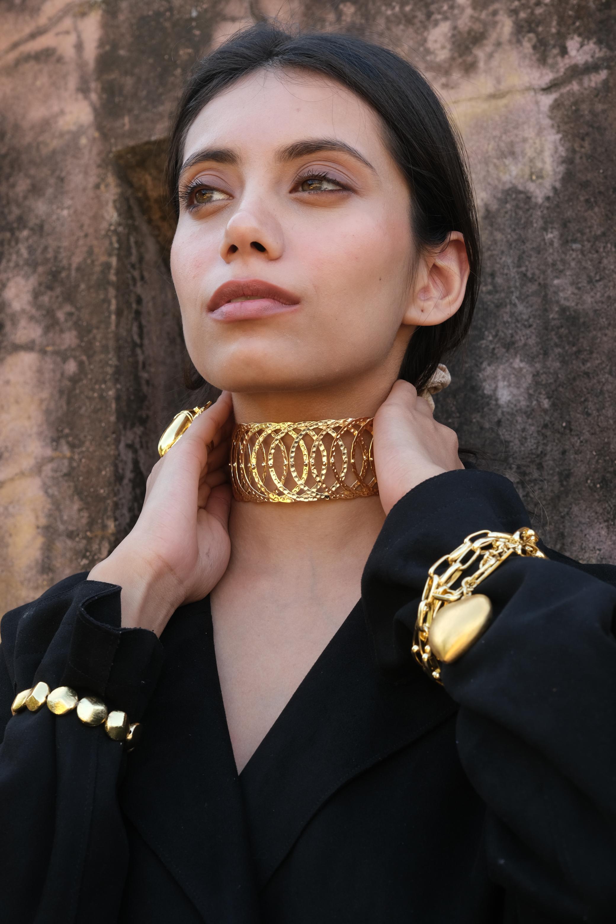 Bold Choker - Nivriti