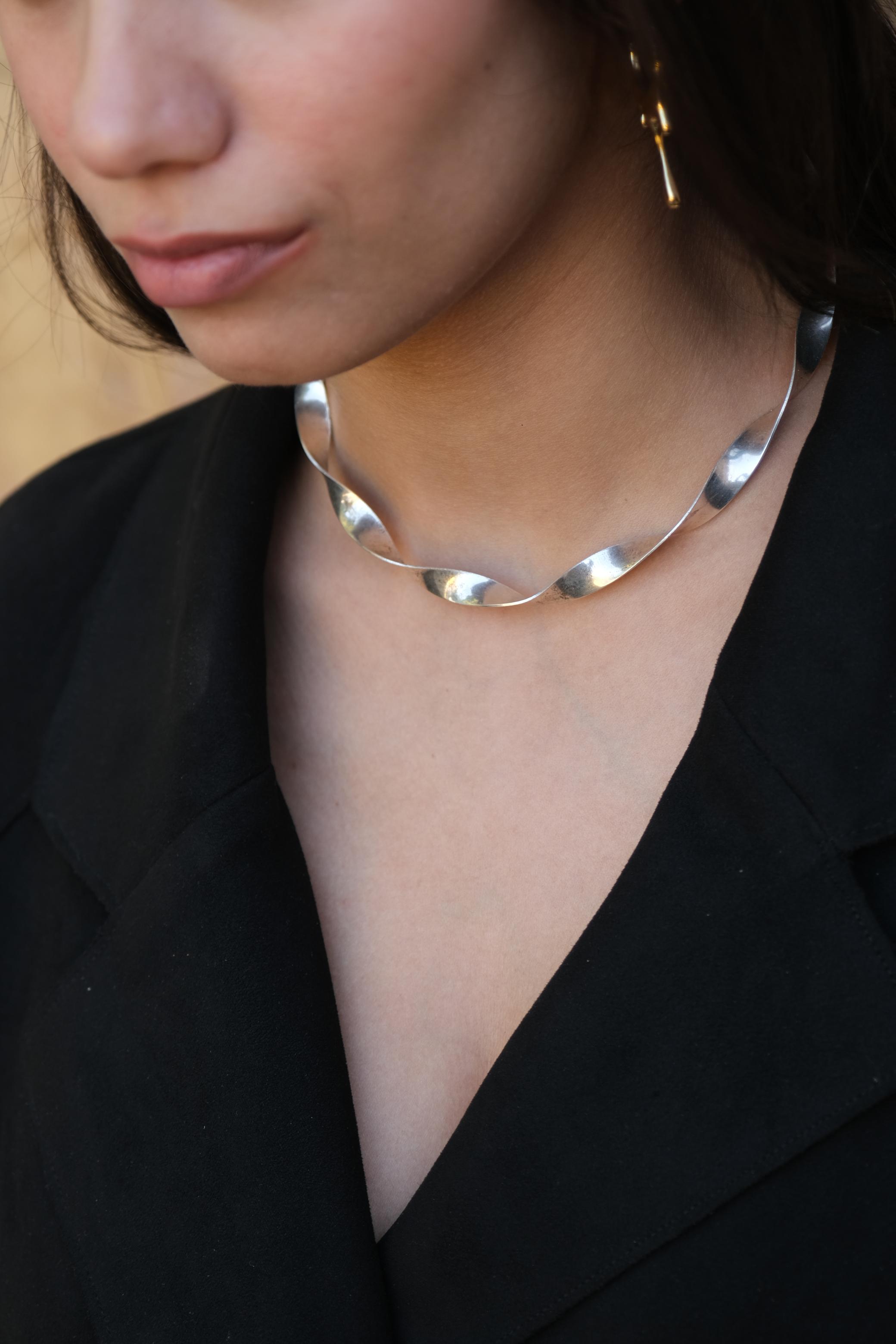Sutra Choker