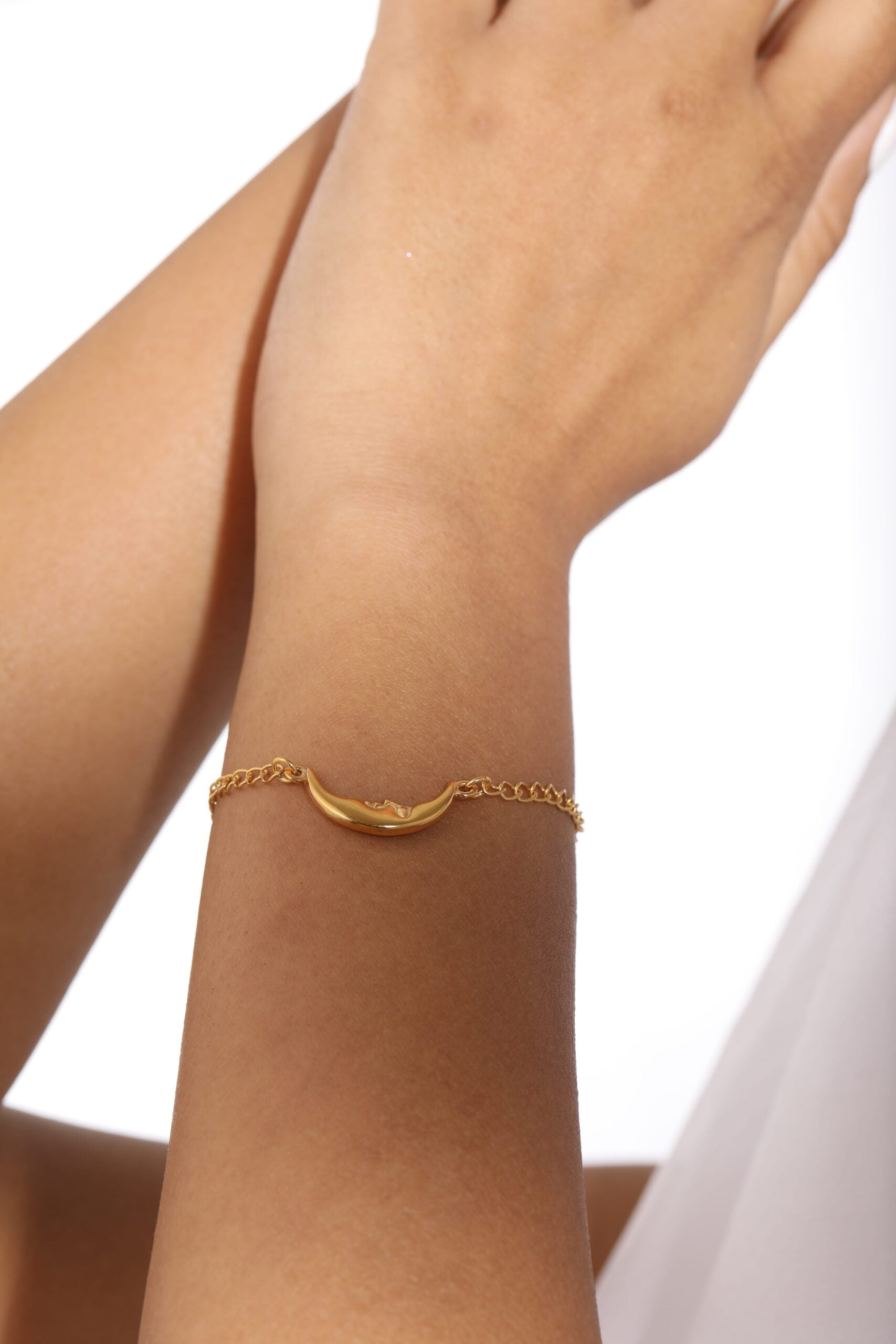 Sashmi : Moon Bracelet